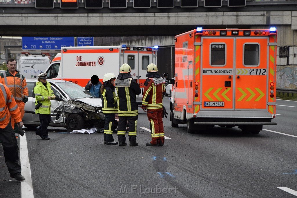 VU Auffahrunfall A 3 Rich Oberhausen kurz vor AS Koeln Dellbrueck P151.JPG - Miklos Laubert